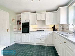 Kitchen- click for photo gallery